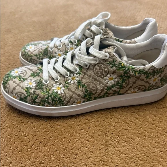Tory Burch Beige Canvas Floral Lace-Up Sneakers with Green Vines - Picture 3 of 4
